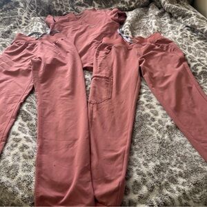 Figs Women's Muave Scrub Pants & Top Set